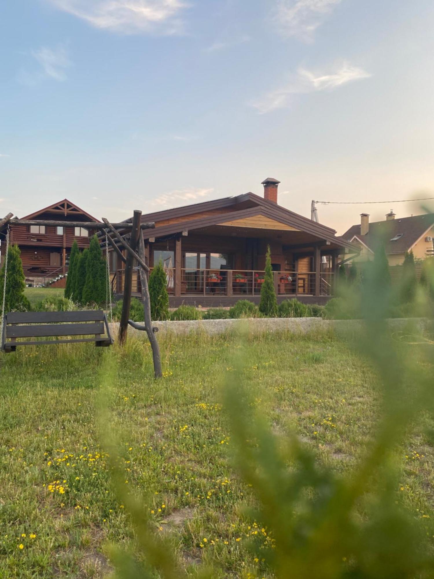 Villa Хомене à Rzhyshchiv Extérieur photo